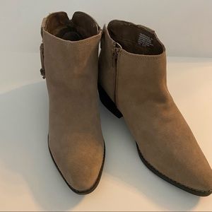 Woman’s Ankle Boots